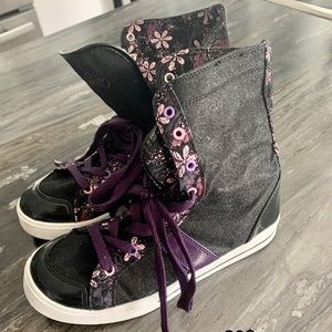Shoes for Woman OR girl (from Yellow)